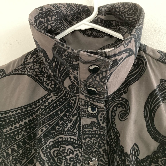 Chicos Zenergy Black Shirt Jacket Snap Button Paisley Textured Size 1 - Picture 6 of 7